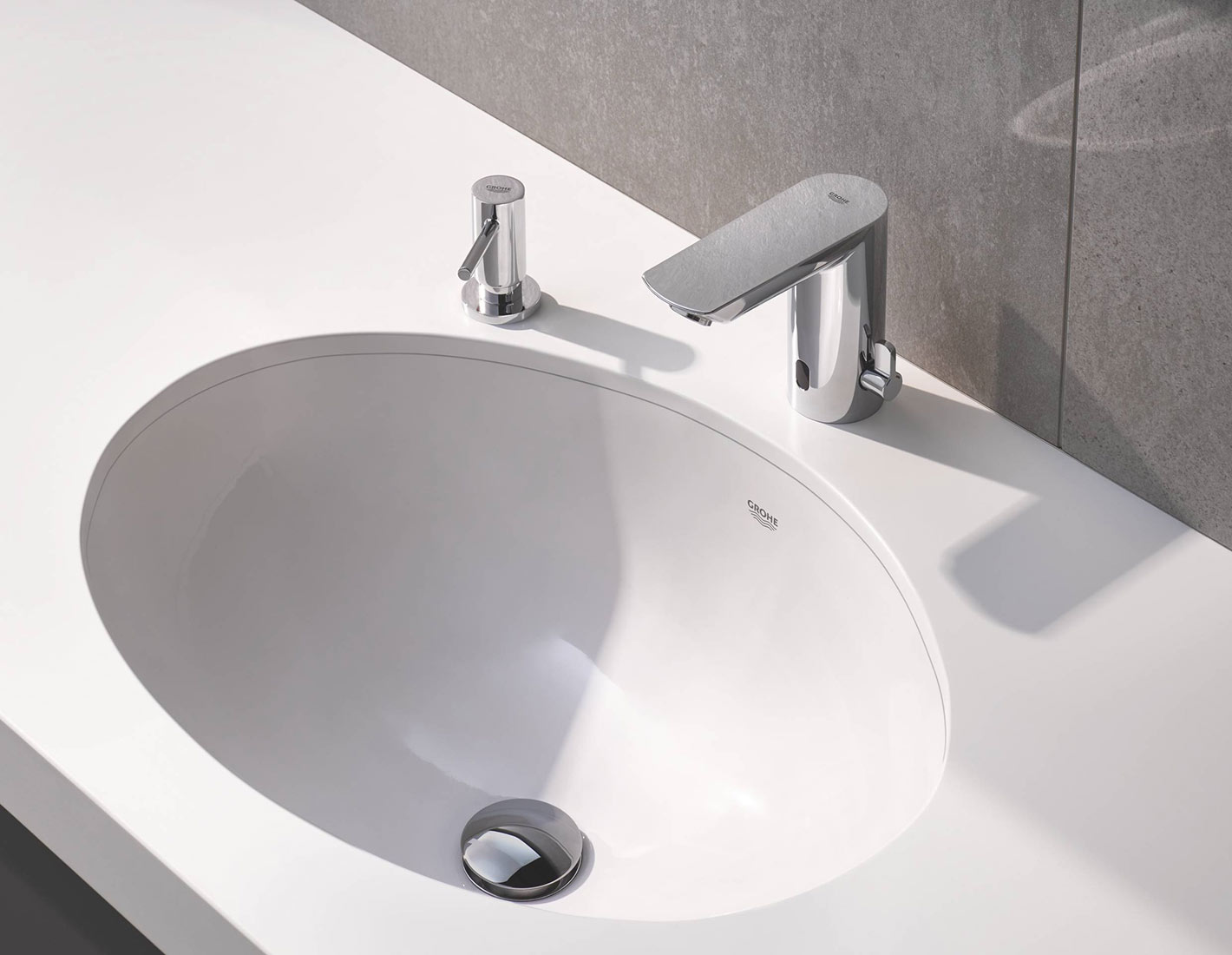 Grohe BauCosmopolitan E 36451 000 Бесконтактный смеситель (питание от батарейки)