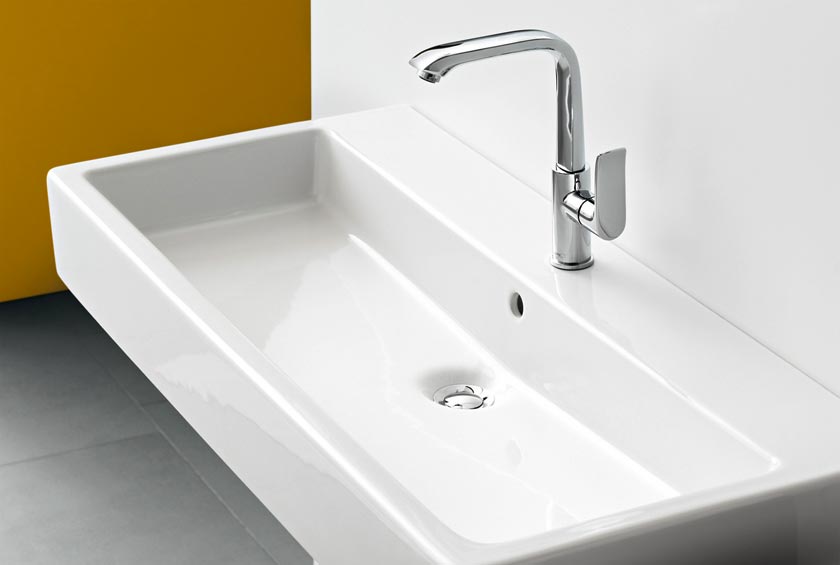 Hansgrohe Metris 31087 000  Смеситель для раковины с поворотным изливом (ComfortZone 230)