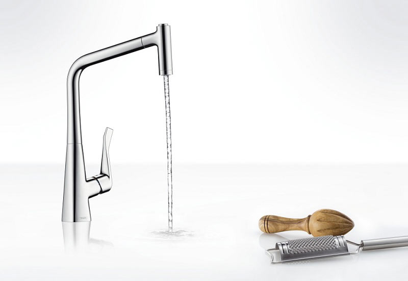 Hansgrohe Metris 14820 000  Смеситель кухонный с выдвижным душем